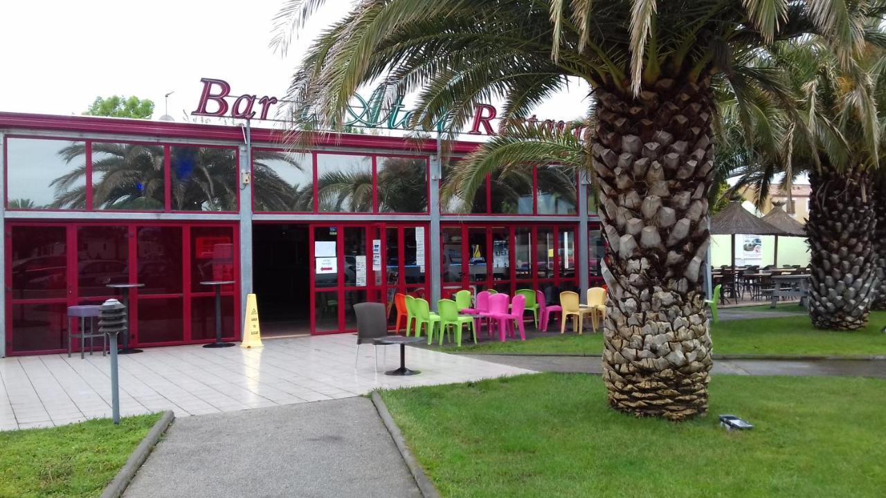 Hotel La Carabasse Vias Exterior foto
