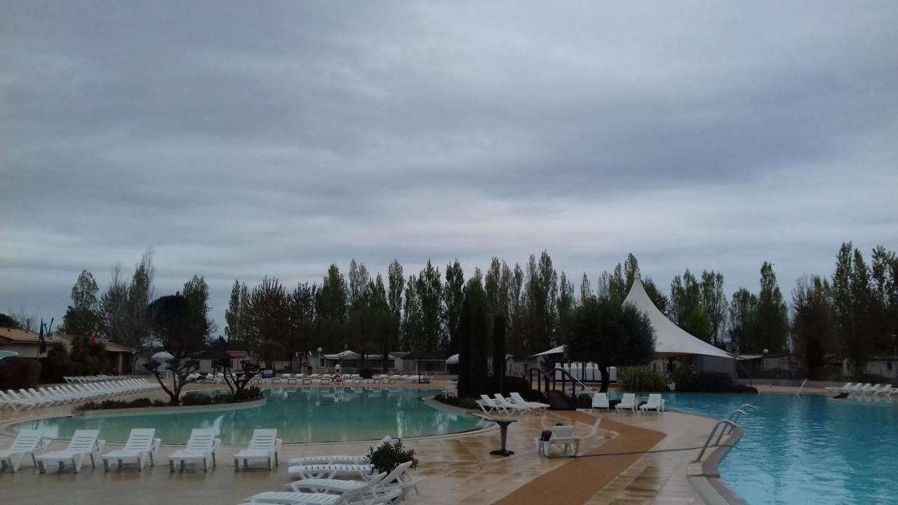 Hotel La Carabasse Vias Exterior foto
